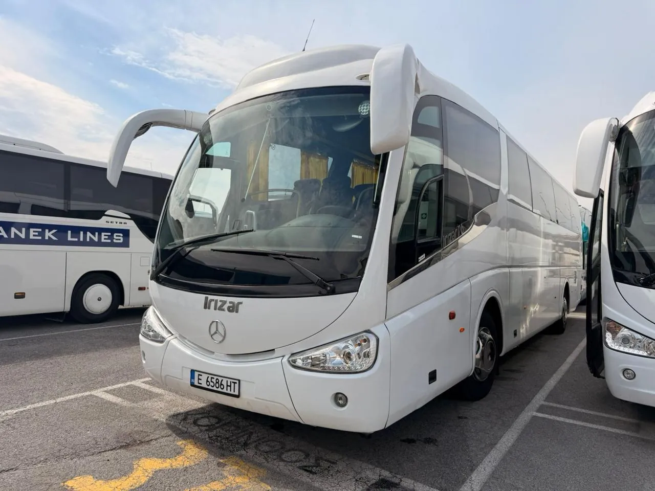 Mercedes-Benz Irizar, front three-quarter view