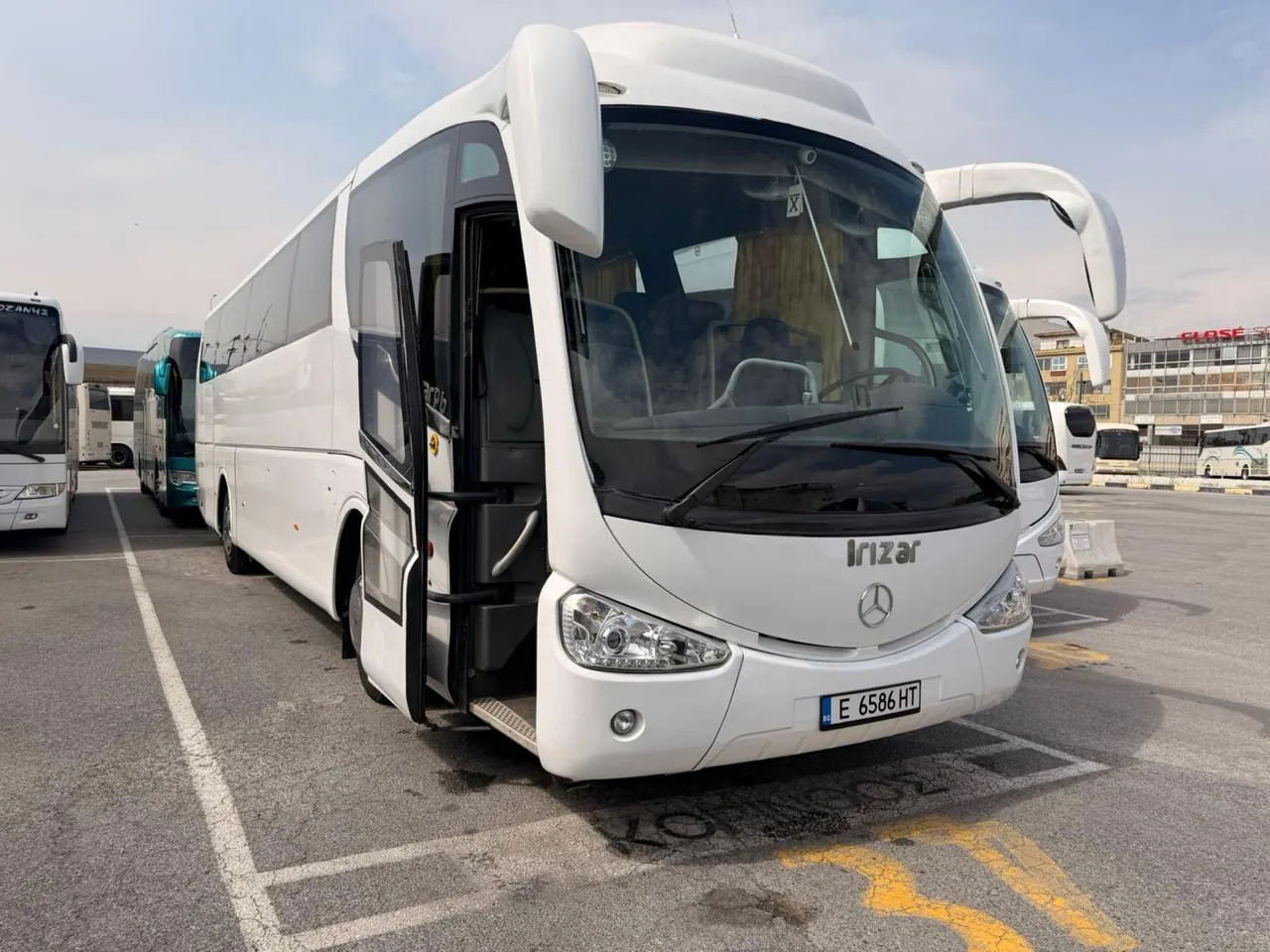 Mercedes-Benz Irizar, passenger door open